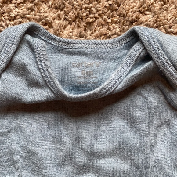 4 piece Baby Carter’s onesie set size 6 month. - Picture 3 of 9